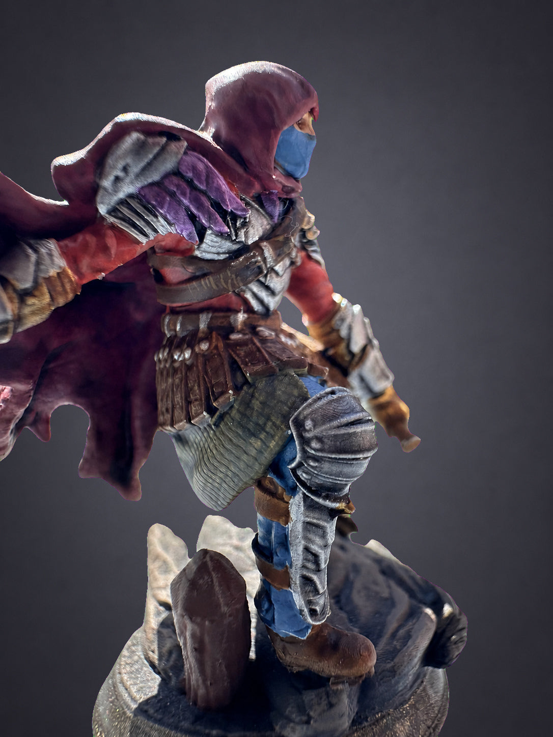 Serran painted miniature close-up - crimson cloak, gold-trimmed leather and blade detail