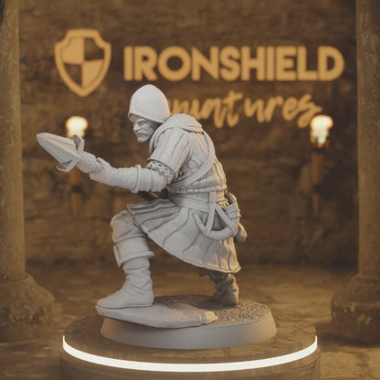 Farlands Militia 4 – Human Skirmisher Scout Sneaky Kneeling — 360° rotating view of 3D printed DnD miniature