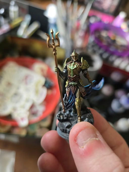 Cylantros Azurius – Knight Paladin with Trident Plate Warrior - customer paint job